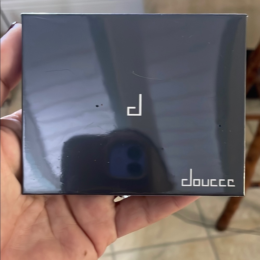 Doucce Midnight Black Compact